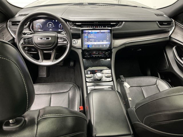 Used 2023 Jeep Grand Cherokee Overland AWD/4WD image 4