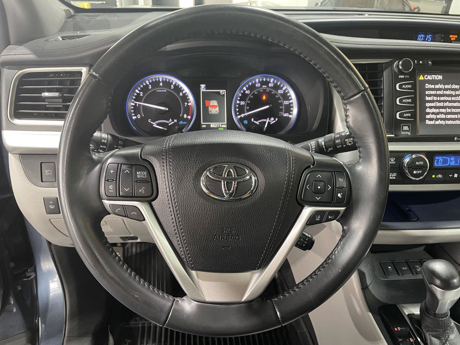 Used 2019 Toyota Highlander Limited AWD/4WD image 12