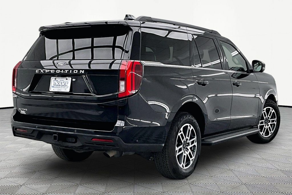 Certified 2025 Ford Expedition Active AWD/4WD image 2
