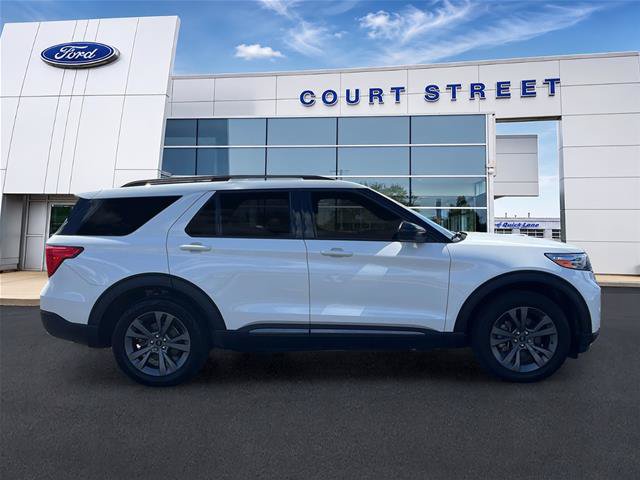 Certified 2023 Ford Explorer XLT w/ Equipment Group 202A AWD/4WD image 4