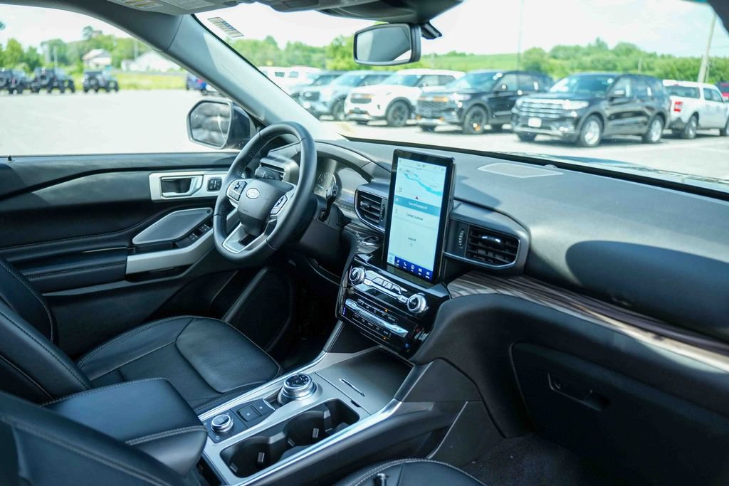 Certified 2023 Ford Explorer Limited w/ Limited Technology Package AWD/4WD image 17