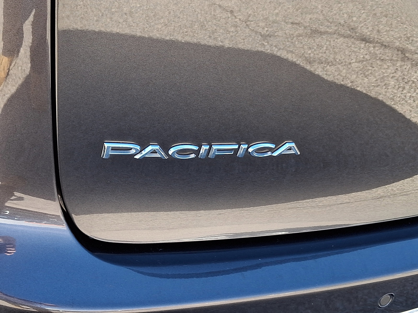 Used 2023 Chrysler Pacifica Touring-L image 32