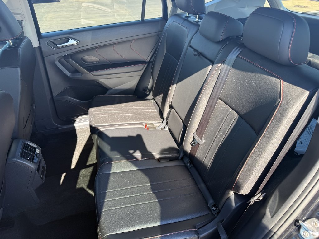 Used 2024 Volkswagen Tiguan Wolfsburg Edition AWD/4WD image 17
