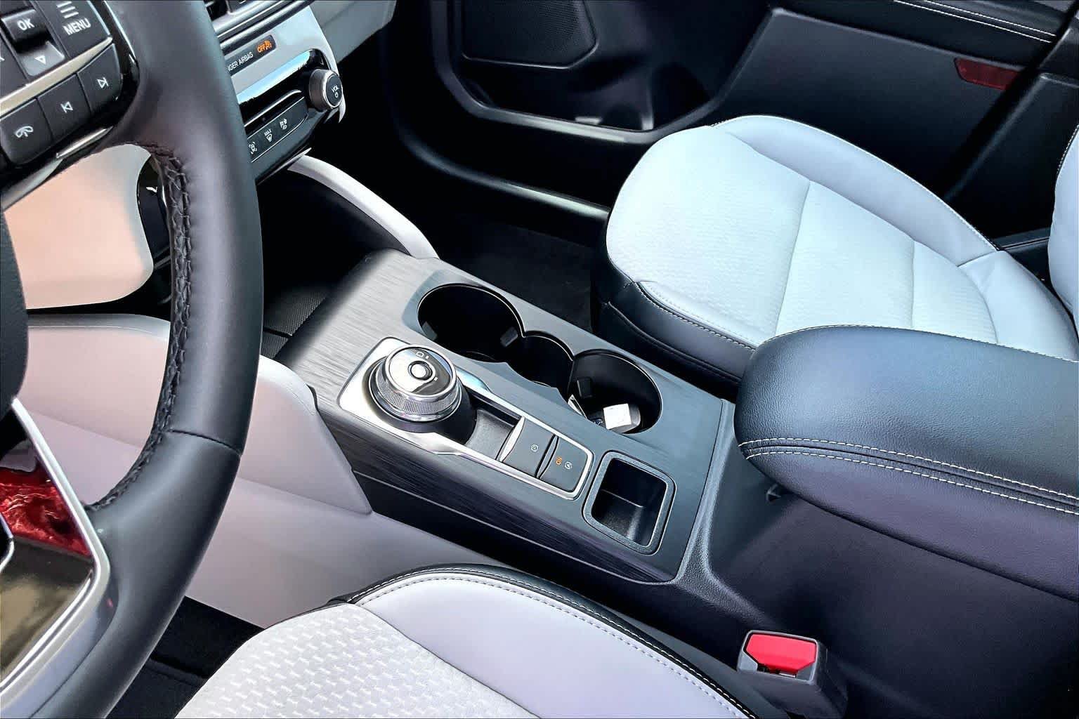 Certified 2025 Ford Escape SE FWD image 33