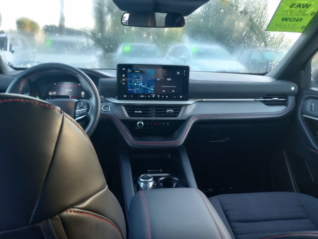 Certified 2025 Ford Explorer ST-Line AWD/4WD image 19