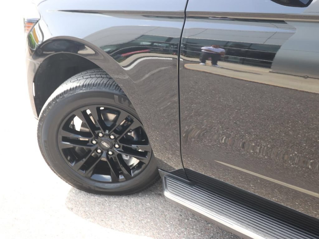 Certified 2022 Ford Expedition XLT RWD image 3