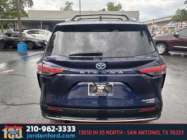 Used 2024 Toyota Sienna Platinum FWD image 5