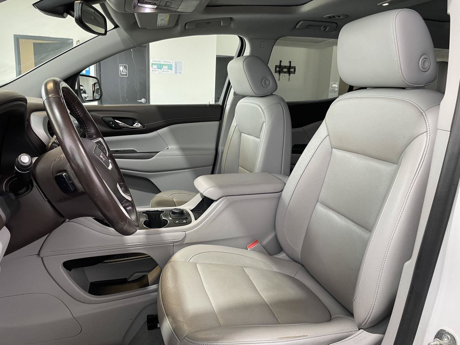 Used 2020 GMC Acadia SLT AWD/4WD image 18