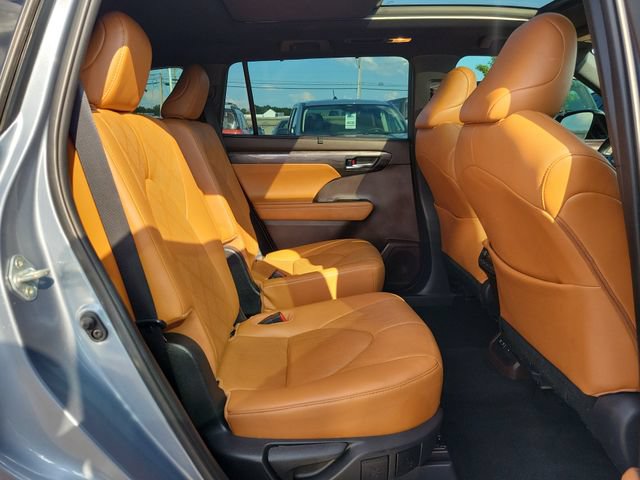 Used 2021 Toyota Highlander Platinum AWD/4WD image 25