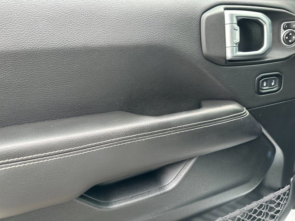 Used 2020 Jeep Wrangler Unlimited Sahara image 10