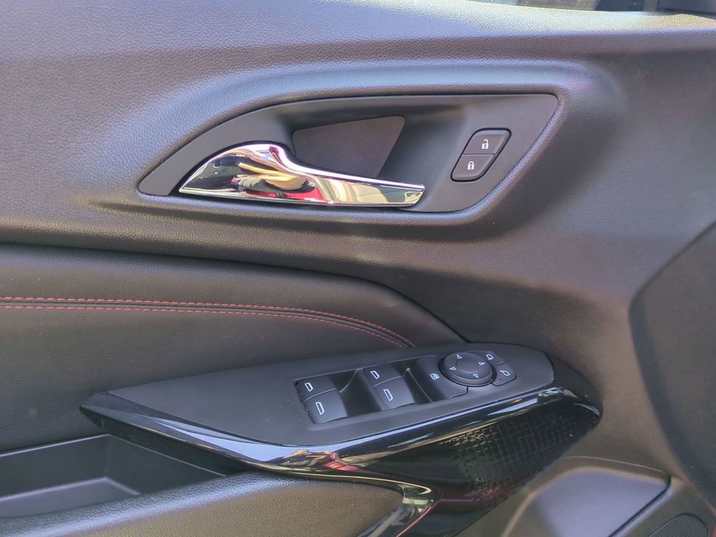 Used 2025 Chevrolet Trax RS w/ Driver Confidence Package image 14