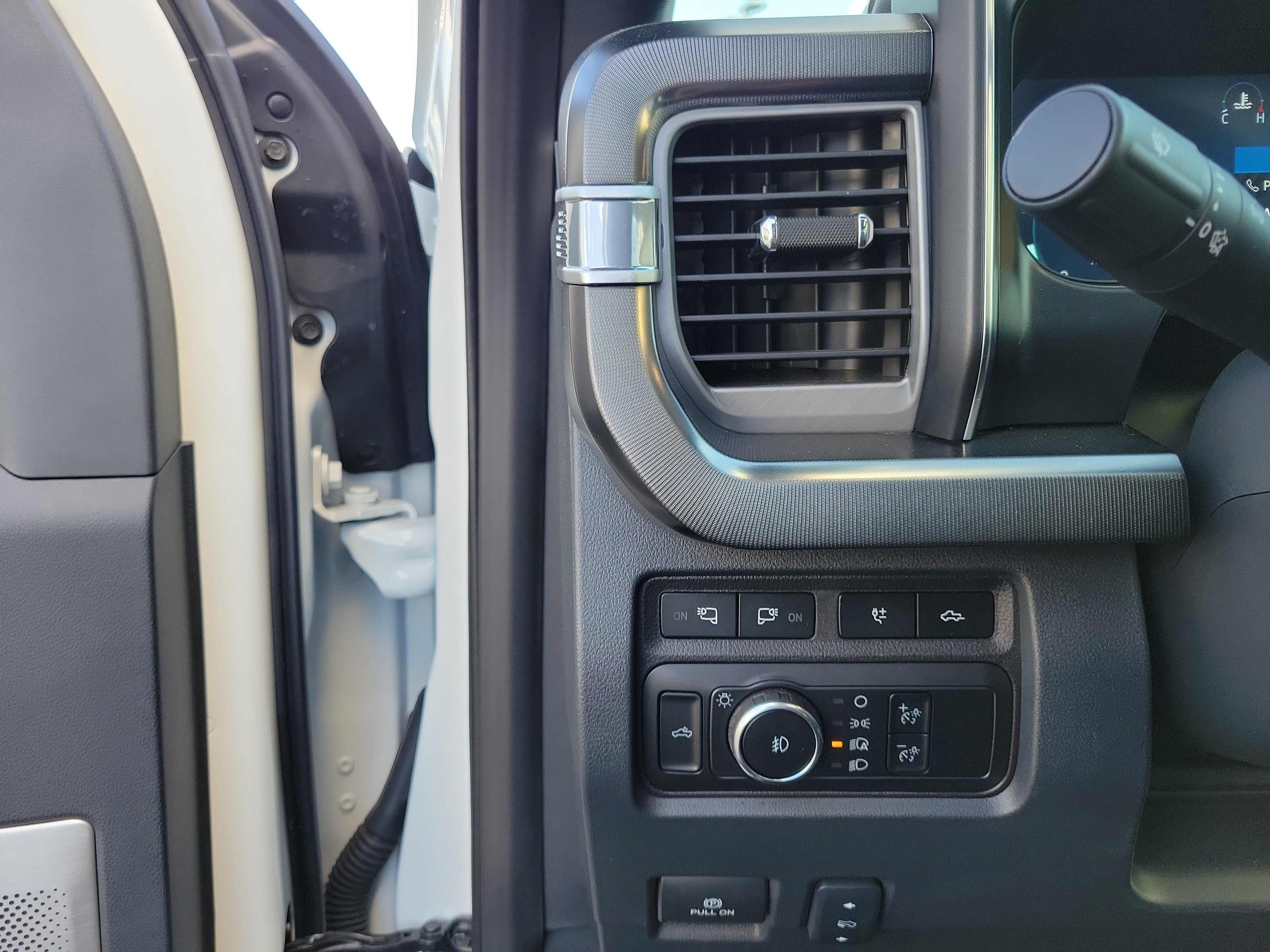 Certified 2024 Ford F350 Platinum image 21