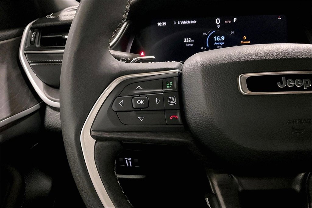 Used 2024 Jeep Grand Cherokee Limited image 17