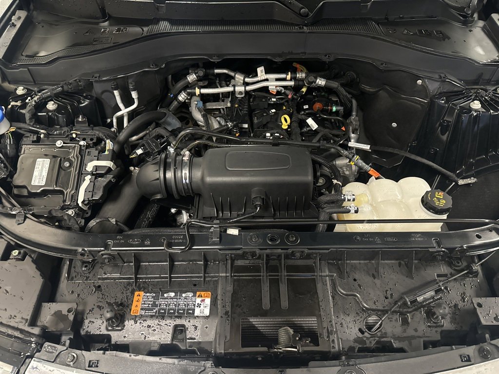 Certified 2022 Ford Explorer XLT w/ Equipment Group 202A image 7