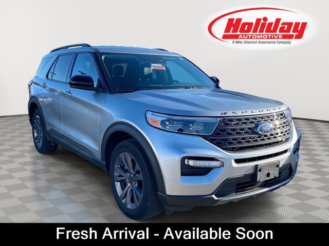 Certified 2023 Ford Explorer XLT w/ Equipment Group 202A image 5