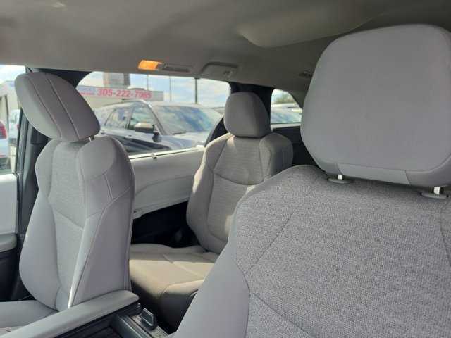 Used 2025 Toyota Sienna LE FWD image 22
