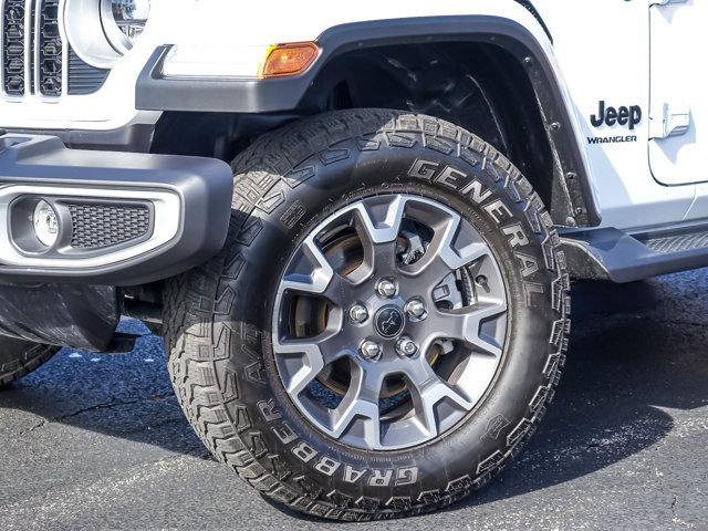 Used 2026 Jeep Wrangler Unlimited Sahara AWD/4WD image 3