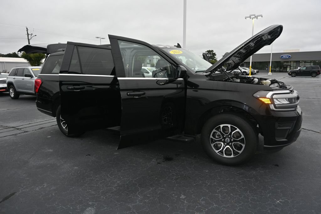 Certified 2024 Ford Expedition Max XLT RWD image 9