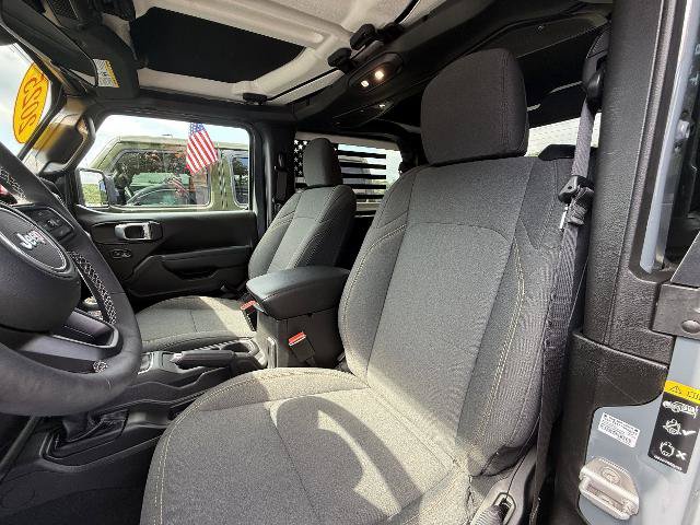 Used 2025 Jeep Wrangler Sport AWD/4WD image 10