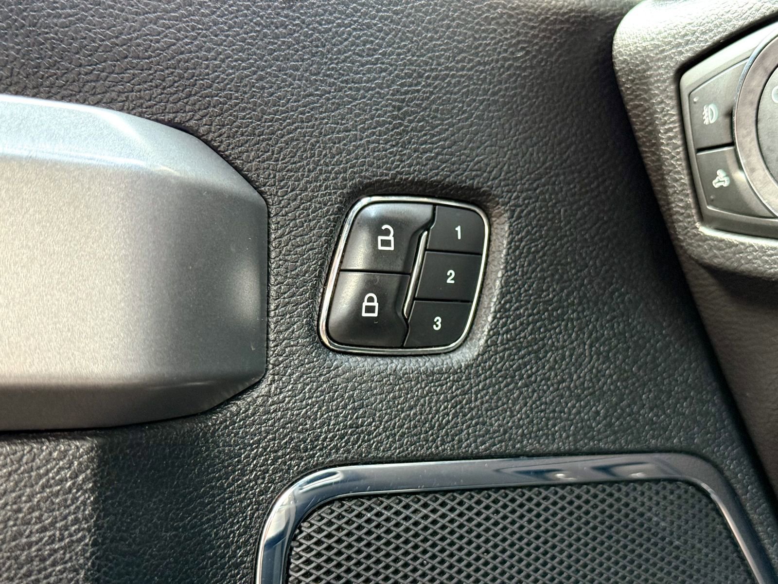 Certified 2019 Ford F250 Platinum w/ Platinum Ultimate Package image 33