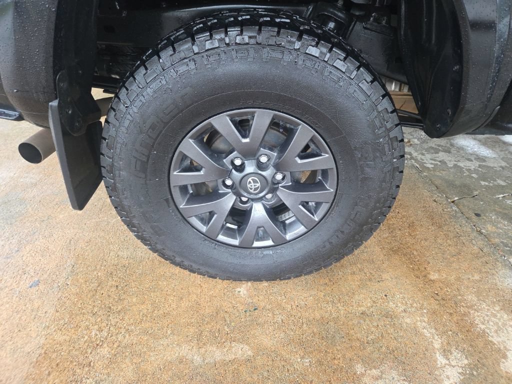 Used 2023 Toyota Tacoma SR5 w/ SR5 Appearance Package RWD image 15