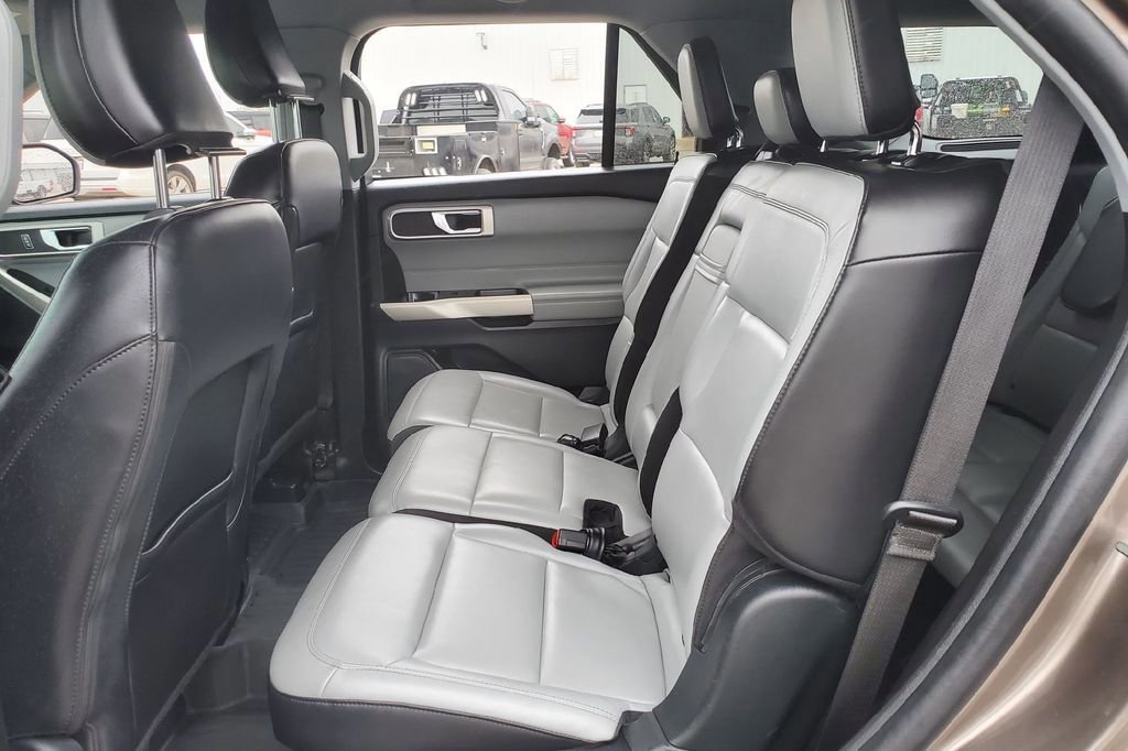 Certified 2021 Ford Explorer XLT w/ Equipment Group 202A RWD image 28