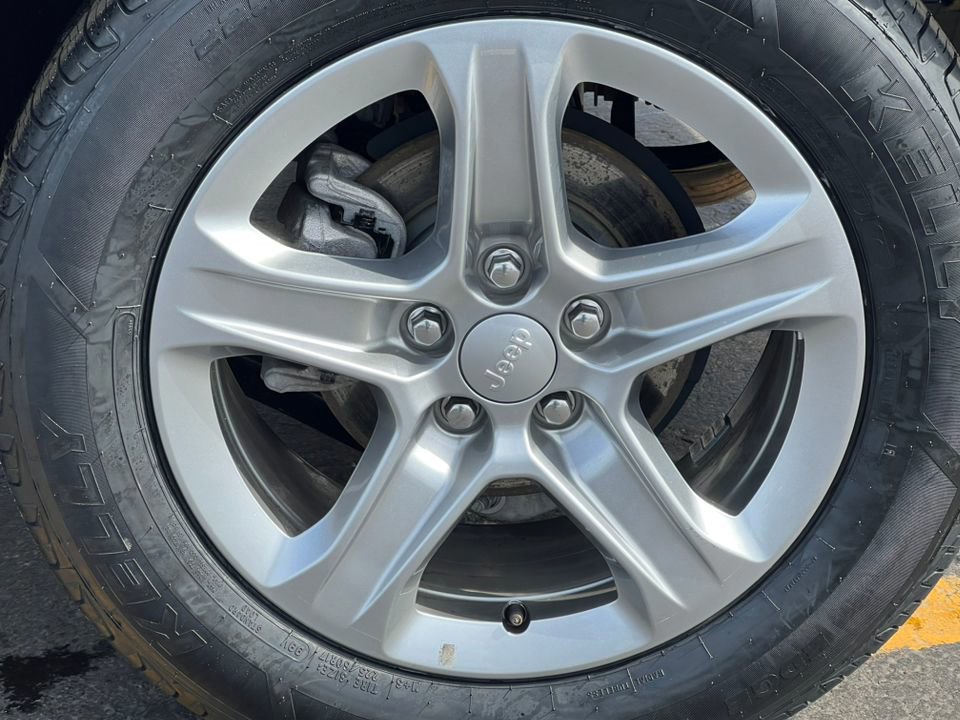 Used 2024 Jeep Compass Latitude AWD/4WD image 11