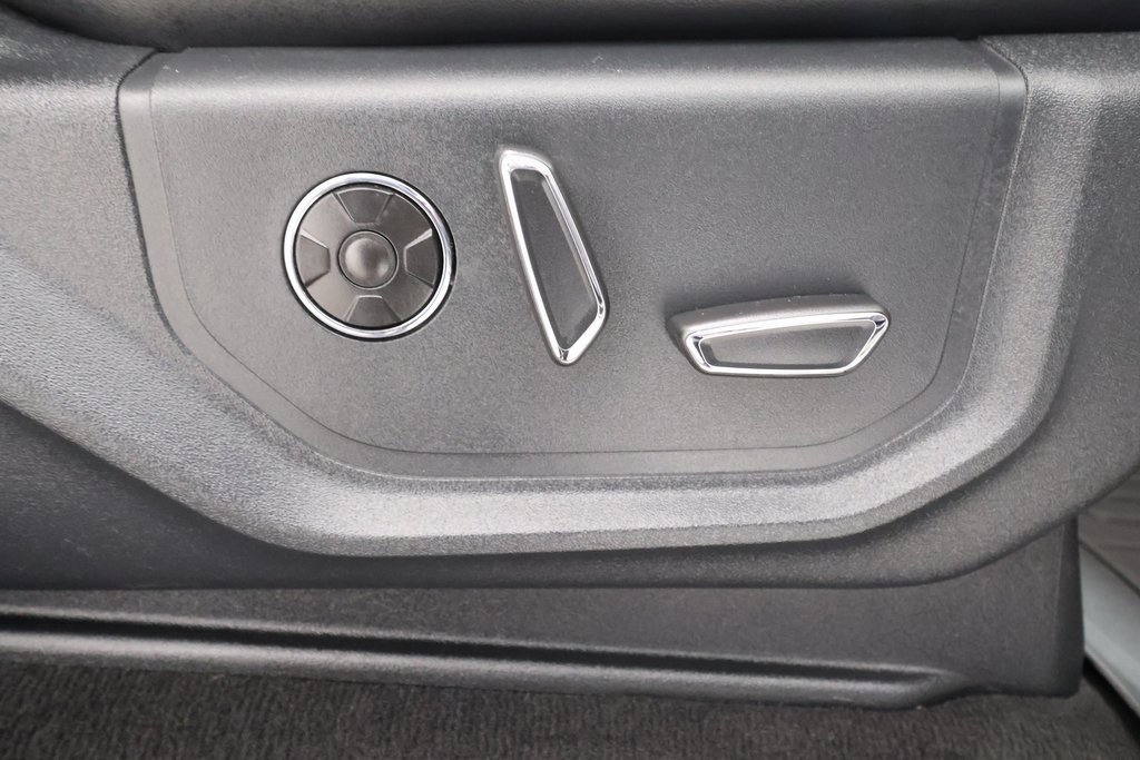 Certified 2022 Ford F250 Platinum w/ FX4 Off-Road Package image 26