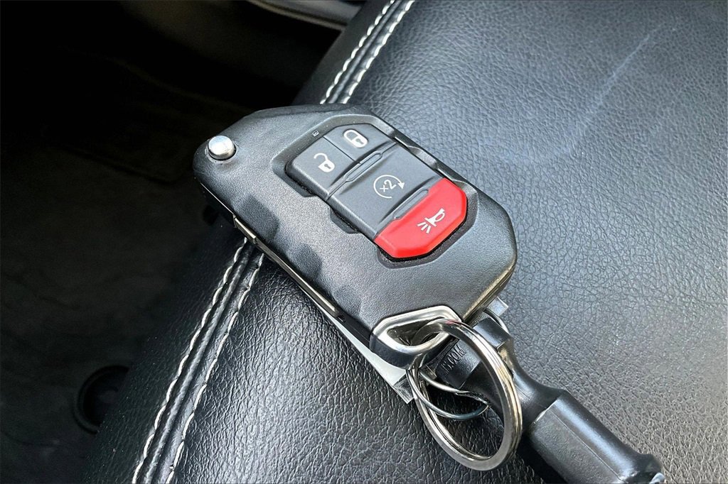 Used 2022 Jeep Wrangler Unlimited Sahara w/ Cold Weather Group image 13