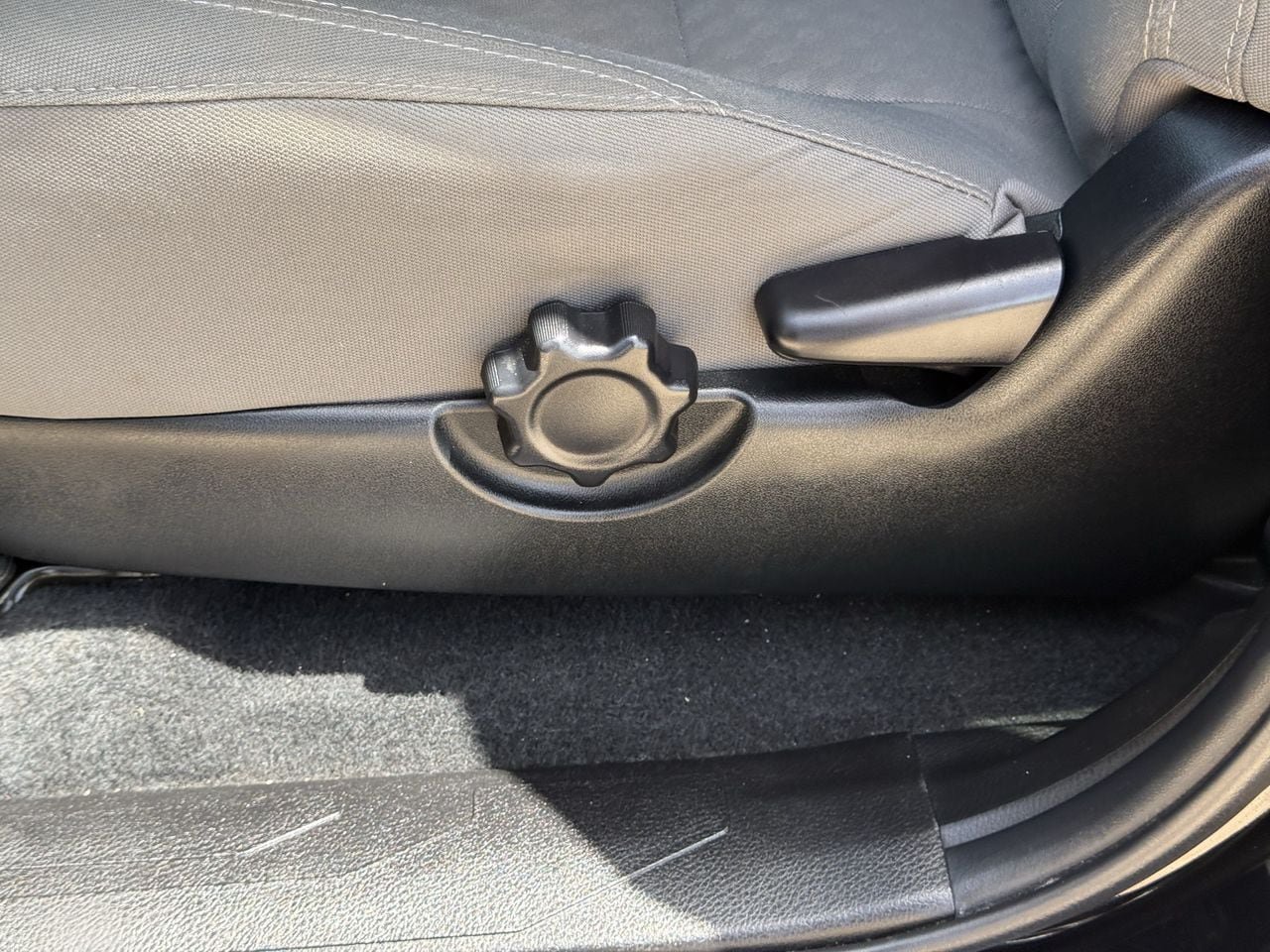 Used 2022 Toyota Tacoma SR w/ SR Convenience Package RWD image 24