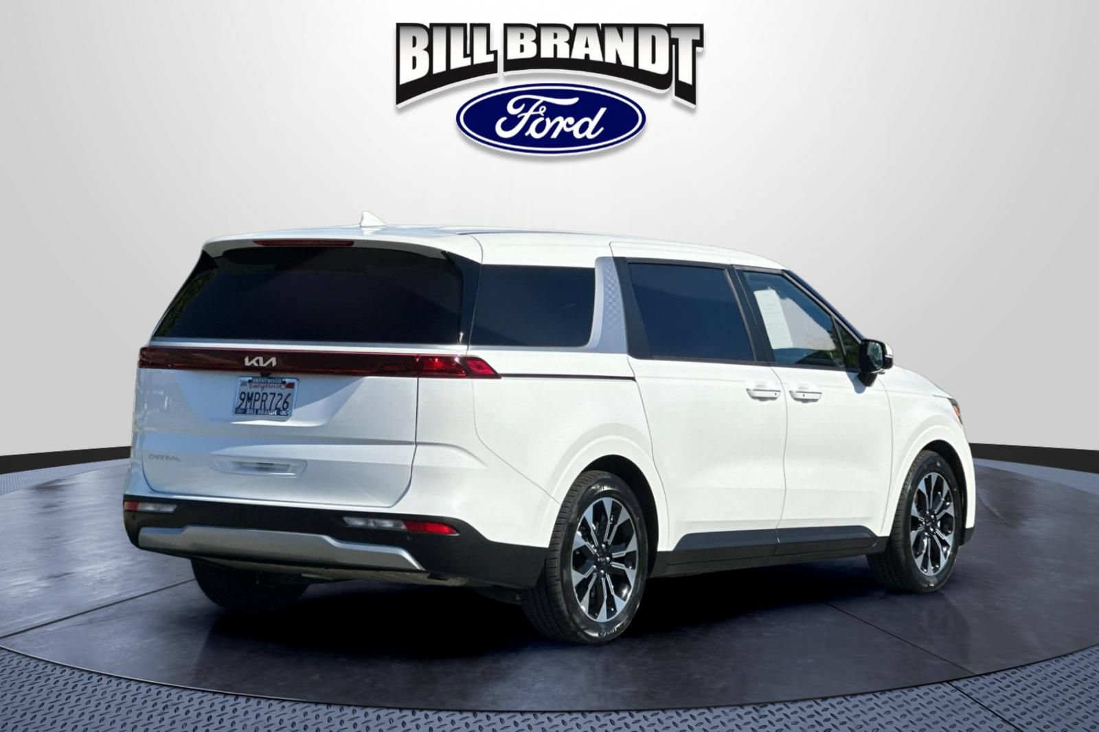 Used 2024 Kia Carnival EX FWD image 3