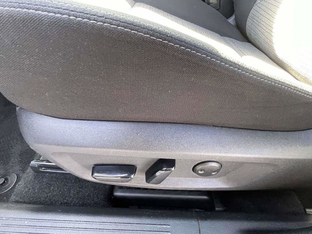 Used 2023 Nissan Rogue SV image 14