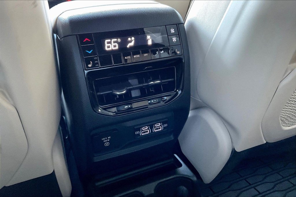 Used 2024 Jeep Grand Cherokee L Limited w/ Luxury Tech Group II RWD image 10