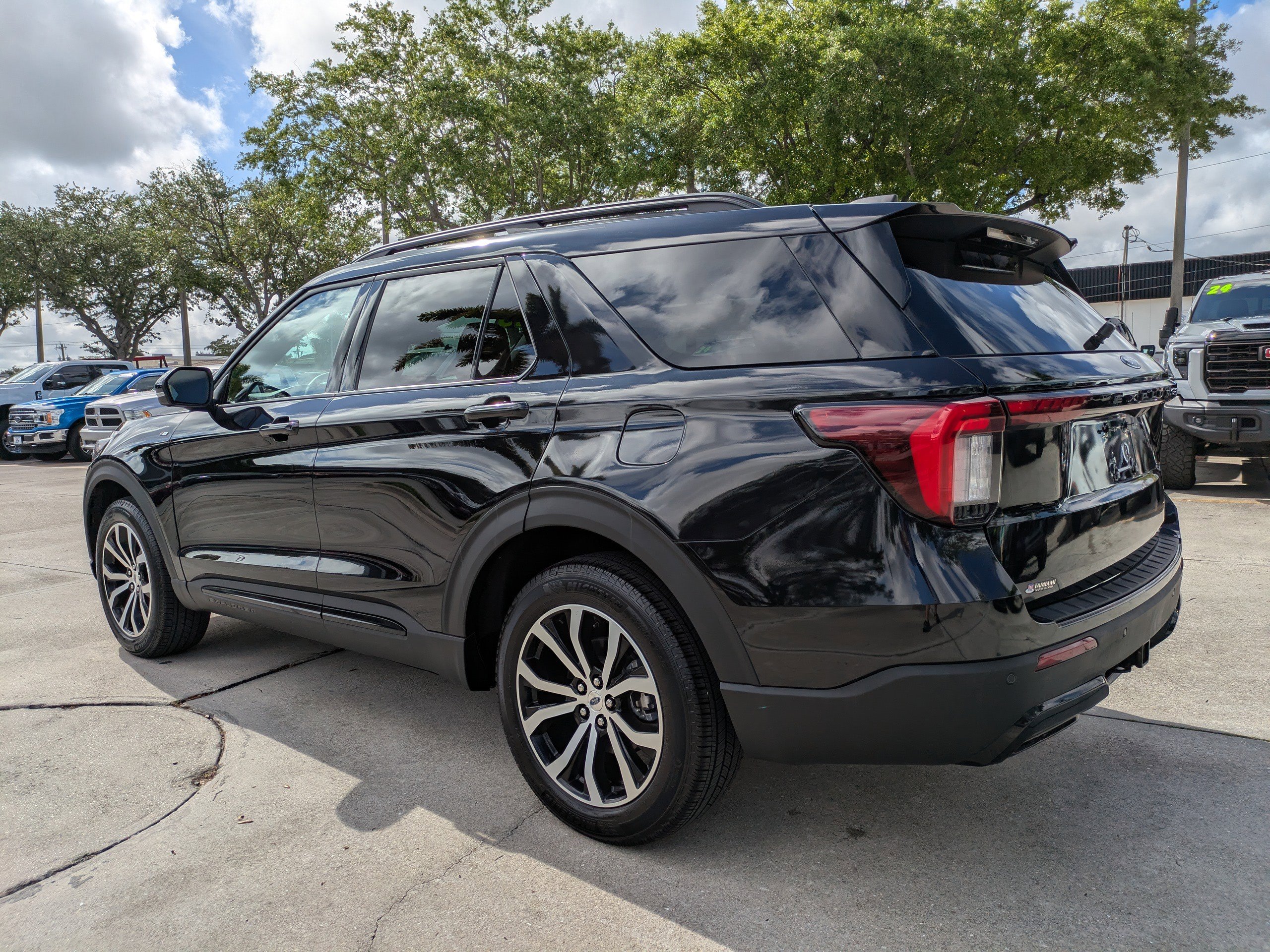 Certified 2025 Ford Explorer ST-Line AWD/4WD image 6