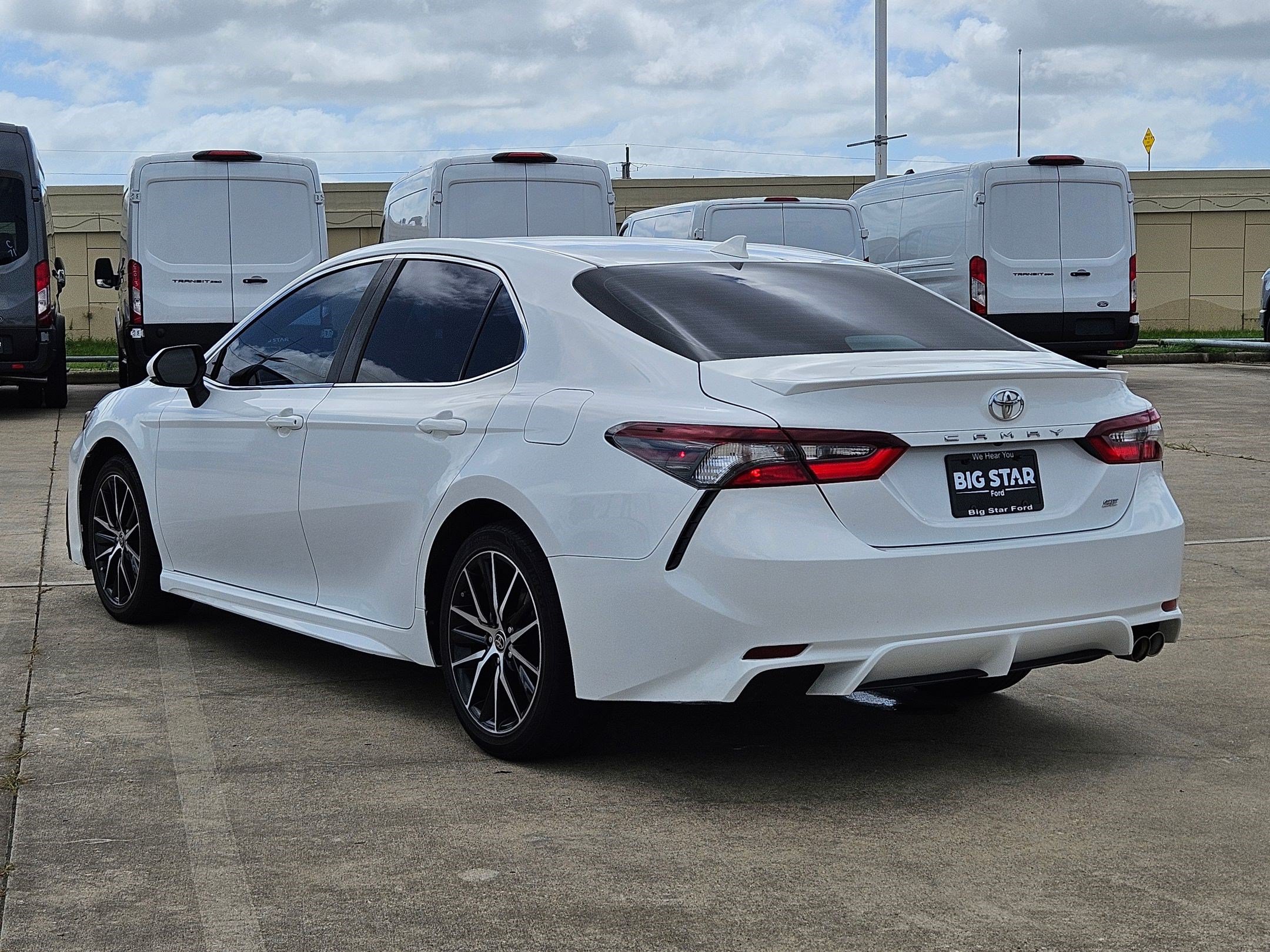Used 2022 Toyota Camry SE FWD image 7