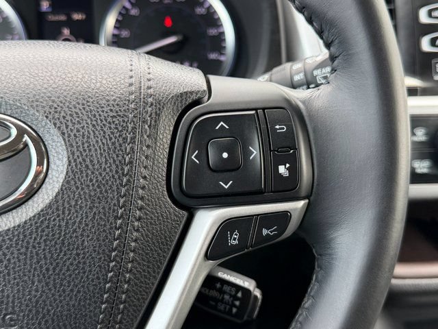 Used 2018 Toyota Highlander Limited AWD/4WD image 18