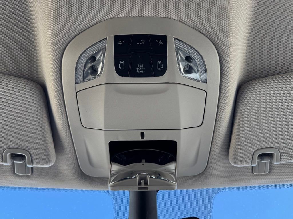 Used 2023 Chrysler Pacifica Touring-L image 30