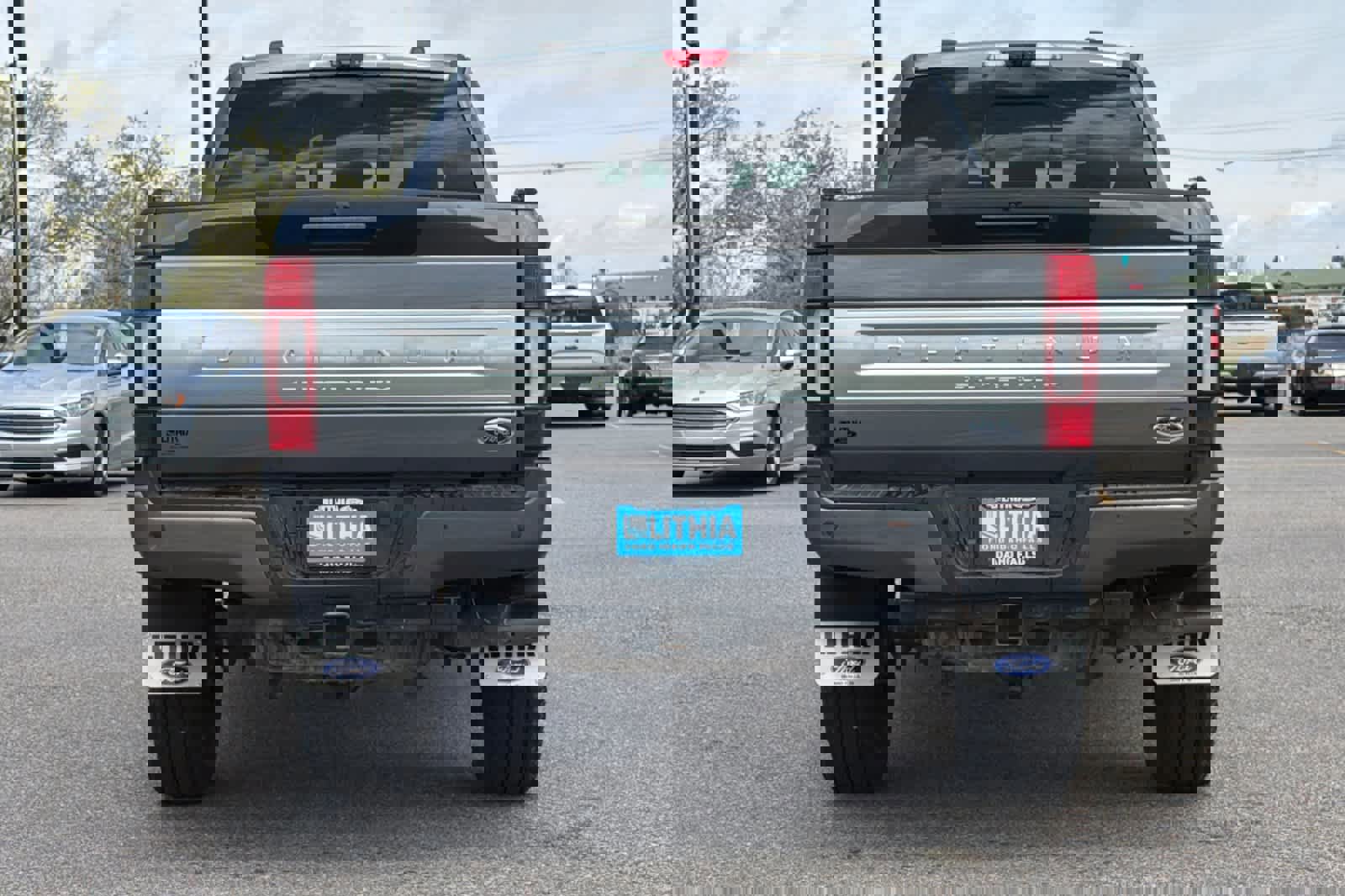 Certified 2022 Ford F350 Platinum w/ Tremor Off-Road Package image 4