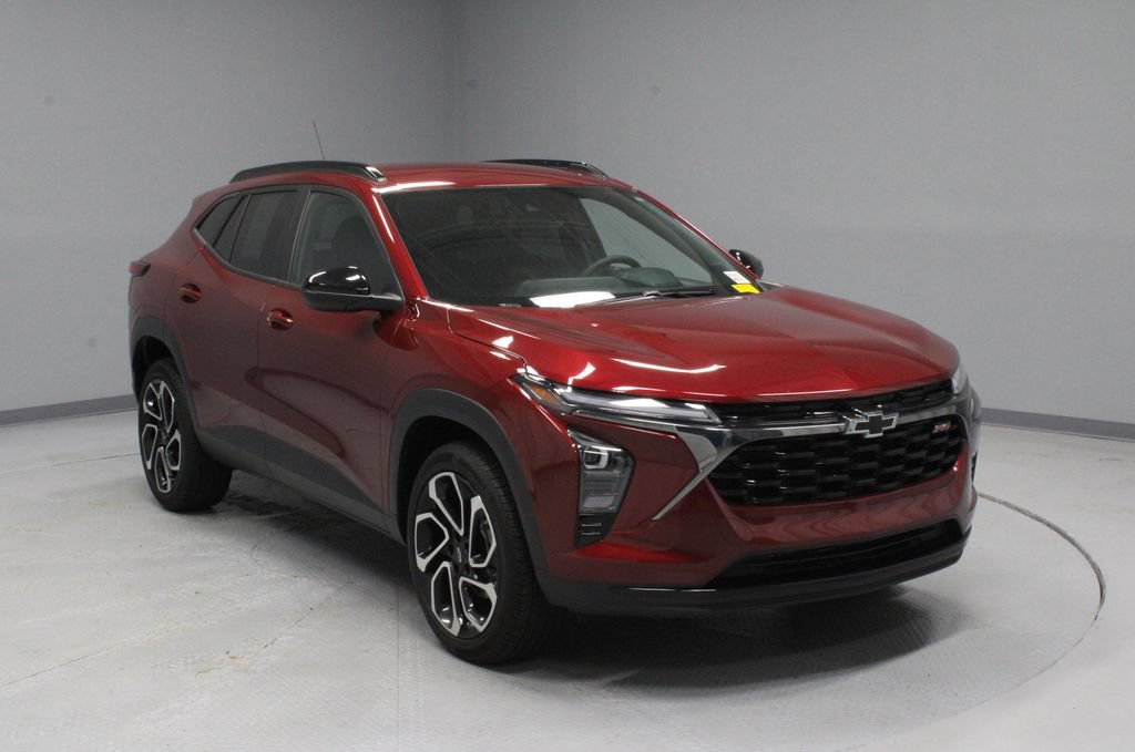 Used 2025 Chevrolet Trax RS w/ Driver Confidence Package FWD image 1