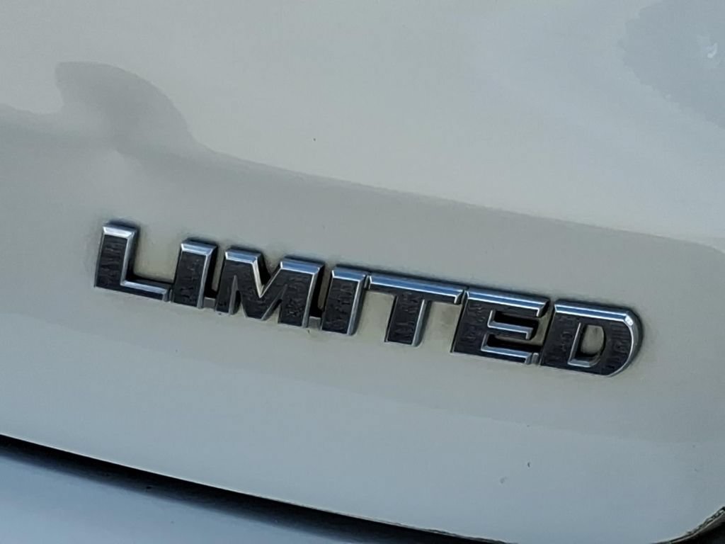 Used 2019 Toyota Highlander Limited FWD image 10