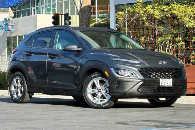 Used 2022 Hyundai Kona SEL w/ Cargo Package FWD image 2