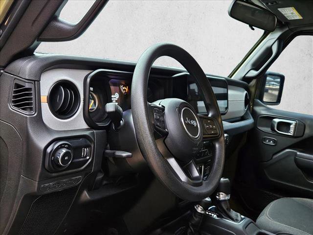 Used 2025 Jeep Wrangler Sport AWD/4WD image 9