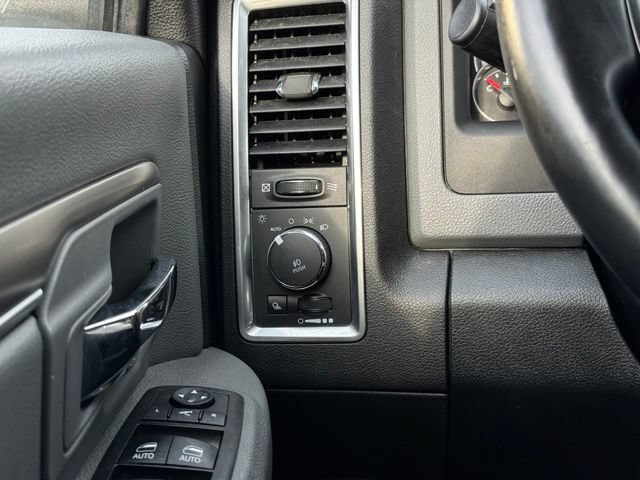 Used 2018 RAM 1500 SLT AWD/4WD image 33