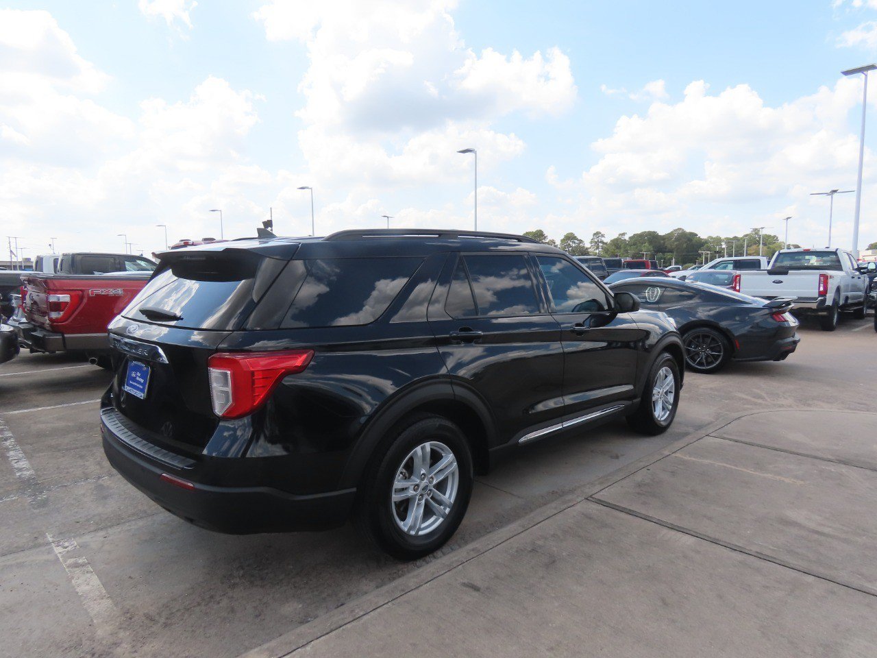 Certified 2023 Ford Explorer XLT RWD image 11