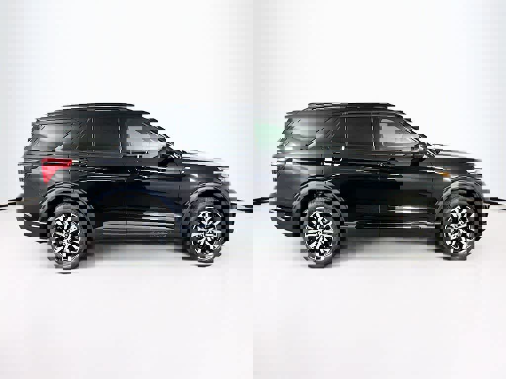 Certified 2022 Ford Explorer ST-Line w/ Class IV Trailer Tow Package image 7