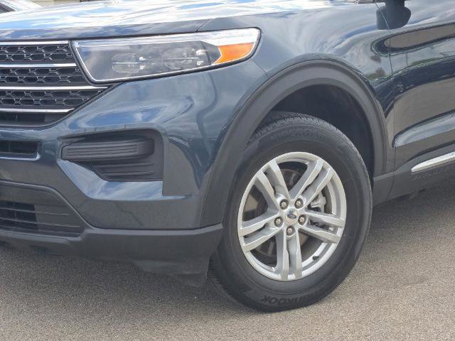 Certified 2022 Ford Explorer XLT image 3
