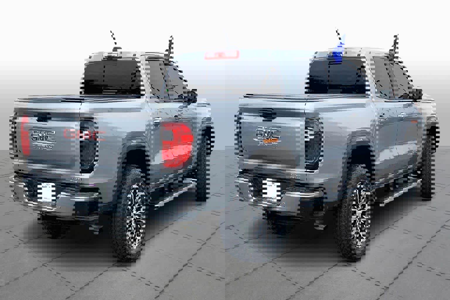 Used 2023 GMC Canyon Denali image 3