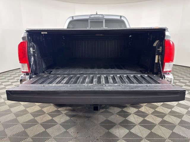 Used 2017 Toyota Tacoma SR5 w/ Tow Package AWD/4WD image 18
