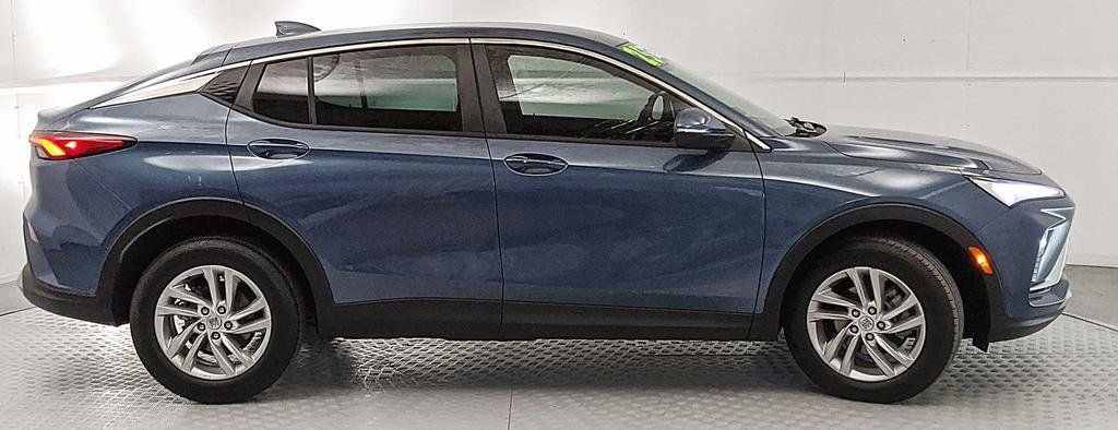 Used 2025 Buick Envista Preferred w/ Convenience I Package FWD image 2