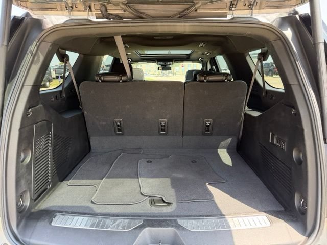Used 2023 Chevrolet Suburban RST w/ Sport Performance Package AWD/4WD image 7